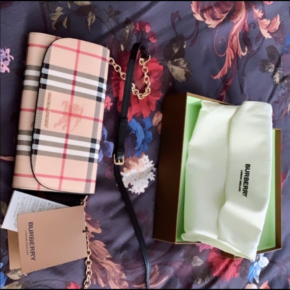 NWT ❤️B U R B E R R Y❤️ CROSSBODY